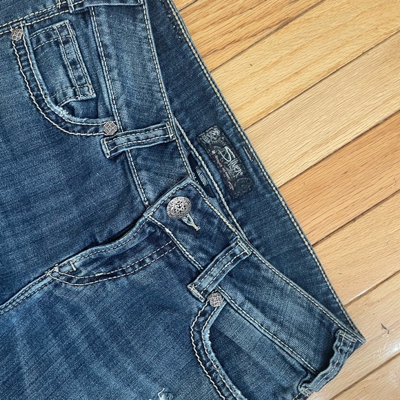 - SILVER SUKI DISTRESSED JEANS WITH STRETCH-27-33 - 99 cotton/ 1 spandex- sexy! - Picture 3 of 10